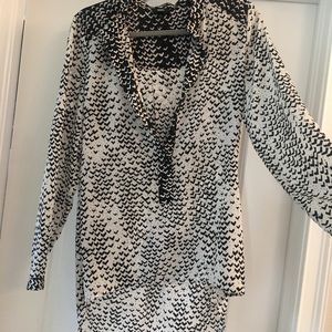 Mossimo- black and white tunic top. High low.